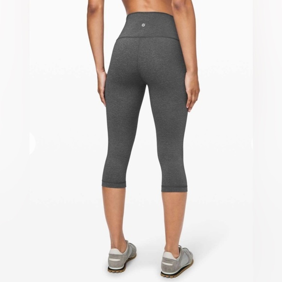 Lululemon Wunder Under High-Rise 1/2 Tight 17" Size 6 In Heathered Black - Picture 4 of 10